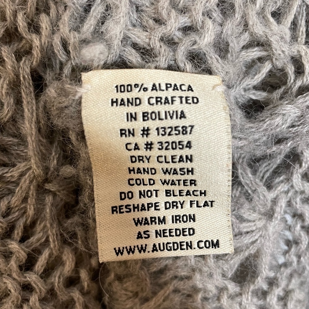 Augden New York Hand Crafted in Bolivia Gray Knit Sweater 100% Alpaca Sz Medium - Picture 4 of 11
